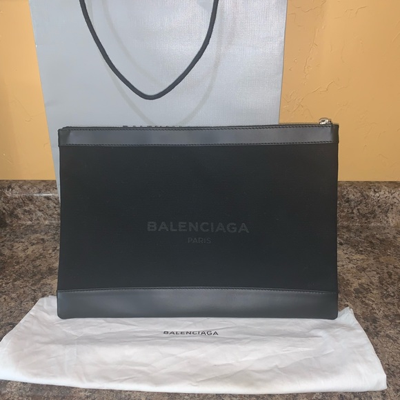 NEW BALENCIAGA CLUTCH - Picture 3 of 5
